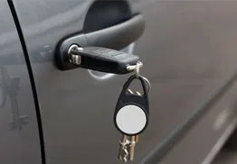 Sherwood Locksmith Service Sherwood, OR 503-433-9152 - 14a-Car-unlock